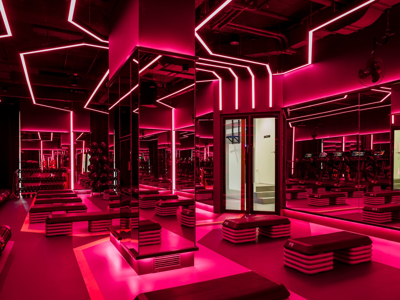 Клуб на улице