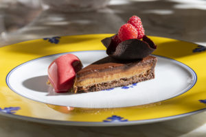 Шоколадный тарт с малиной десерт Иванка