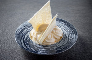 Взбитые яблоки десерт ресторана Руски